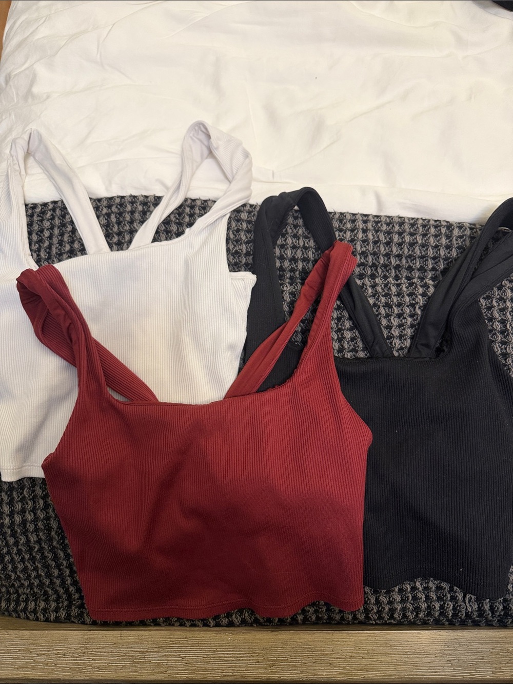 Bundle of Alo yoga Ribbed Chic Bra Tank XS
